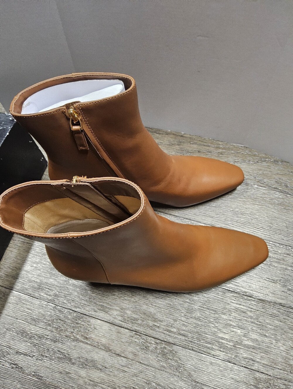 NWOT Lauren Ralph Lauren Size 9 Tan Leather Ankle Zip Boots - Picture 8 of 11
